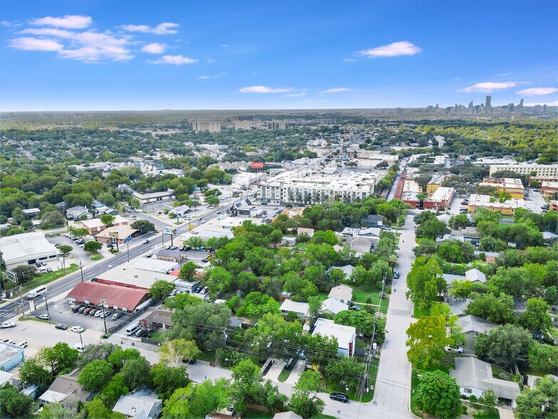 More Photos Of 2117 Shoalmont Dr, Austin Office Residential For Sale