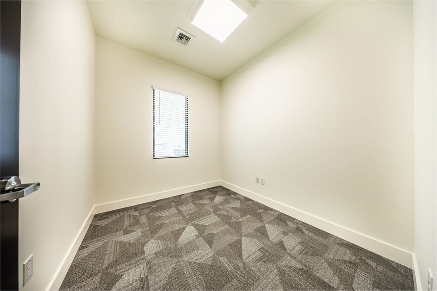 More Photos Of 741 Ciara Creek Cv, Longwood Medical For Sale