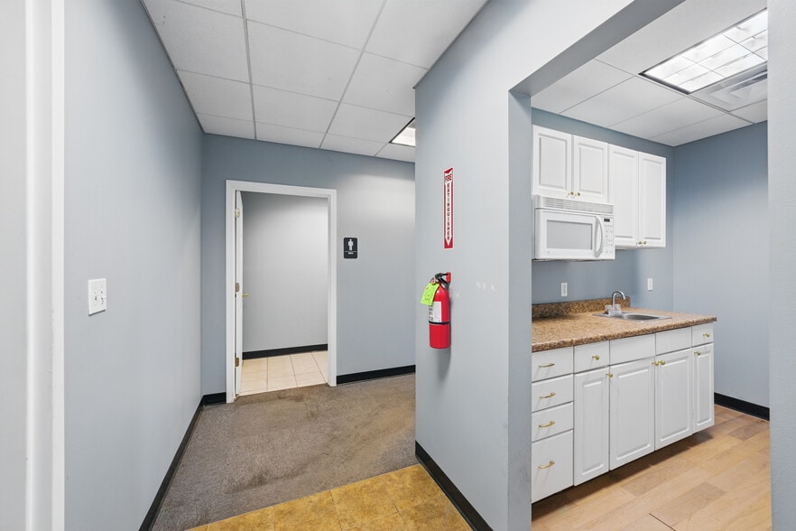 More Photos Of 9552 York Alpha Dr, North Royalton Service For Sale