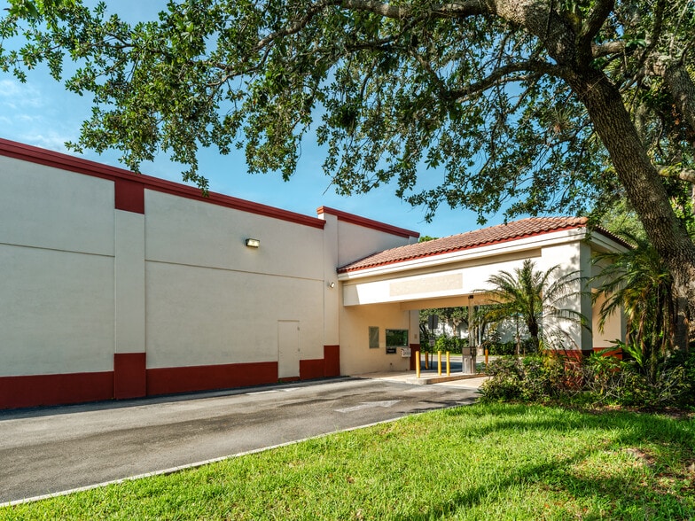 More Photos Of 6980 W Commercial Blvd, Lauderhill Drugstore For Sale