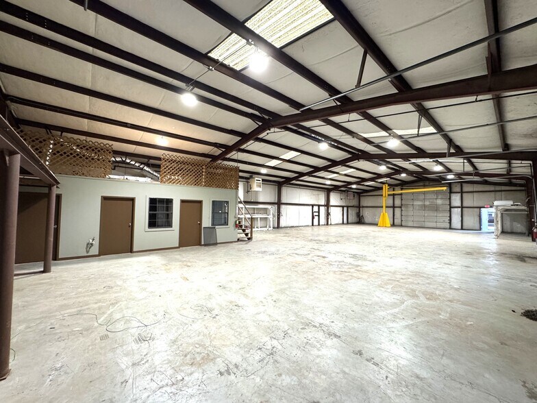 More Photos Of 120 Kansas City Ave, Shreveport Warehouse For Lease