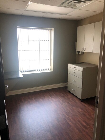 More Photos Of 6 E Saint Charles Rd, Lombard Medical For Sale