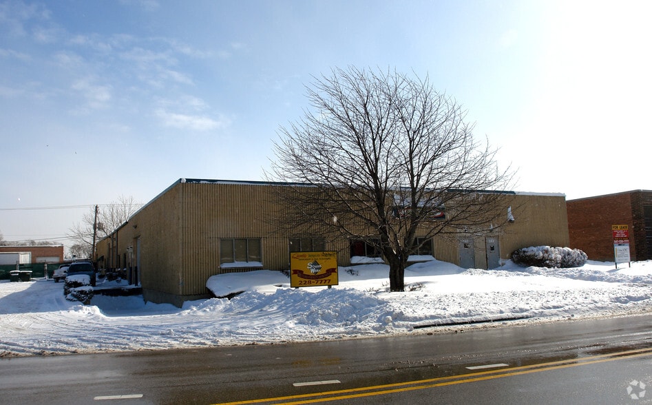 More Photos Of 341-349 Lively Blvd, Elk Grove Village Warehouse For Lease