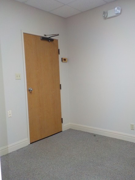 More Photos Of 3700 N 10th St, McAllen Office For Lease