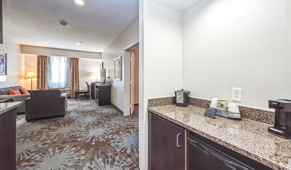 More Photos Of 24519 Interstate 45 Fwy, Spring Hotel For Sale