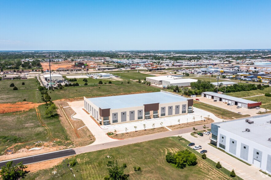 More Photos Of 9201 Polaris Dr, Oklahoma City Distribution For Lease
