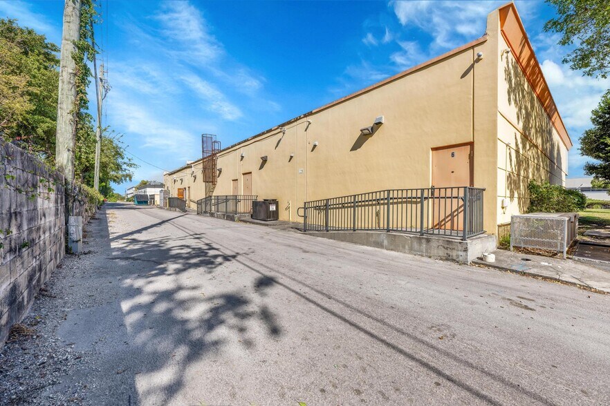 More Photos Of 13300 NW 27th Ave, Opa-locka Restaurant For Lease