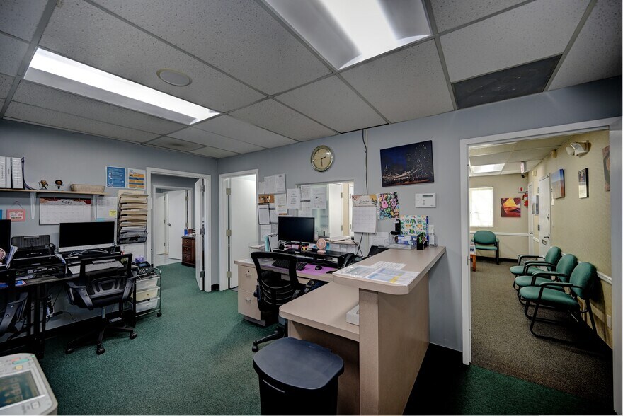 More Photos Of 350 Bloomfield Ave, Bloomfield Office For Sale