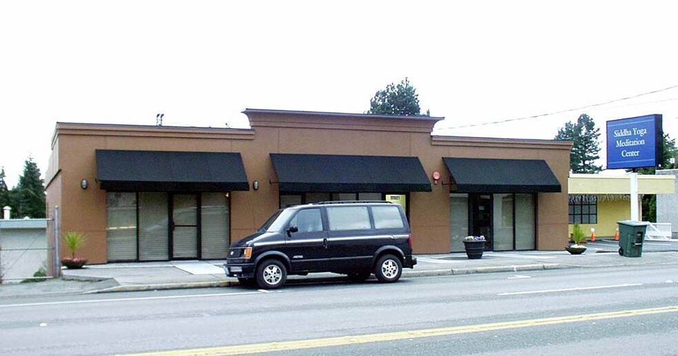 More Photos Of 17521 15th Ave NE, Shoreline Flex For Sale