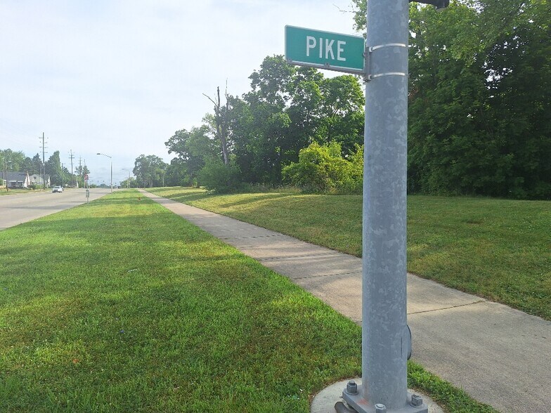 More Photos Of 60 Martin Luther King Jr N Blvd, Pontiac Land For Sale