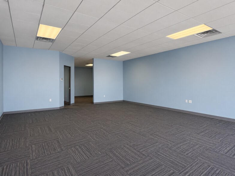 More Photos Of 2979 Lindbergh Blvd, Springfield Storefront Retail Office For Lease