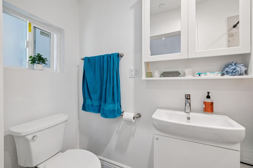 More Photos Of 250 Red Hill Ave, San Anselmo Apartments For Sale