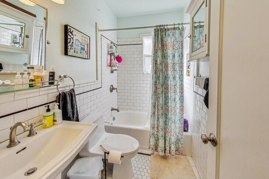 More Photos Of 2811-2815 Telegraph Ave, Berkeley Storefront Retail Residential For Sale