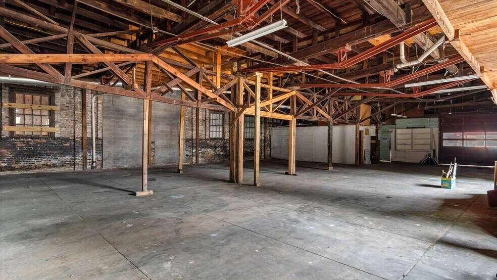 More Photos Of 123 N Main St, Warrenton Storefront For Sale