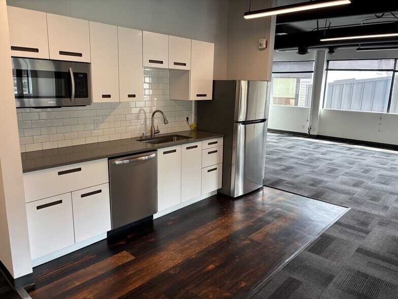 More Photos Of 464 12th Ave, Seattle Office For Lease