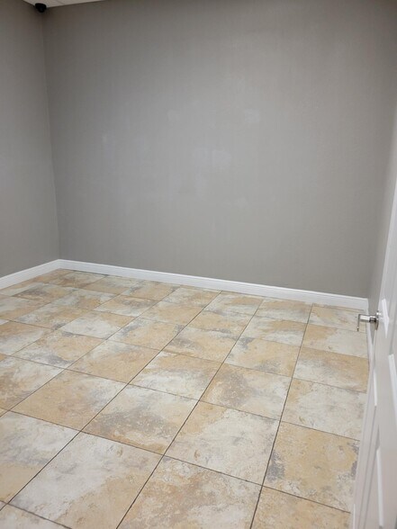 More Photos Of 5485 Lee St, Lehigh Acres Warehouse For Lease