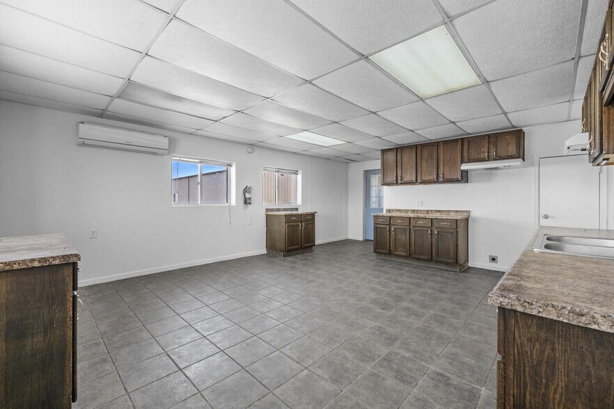 More Photos Of 2708 30th Ave NE, Minot Manufacturing For Sale