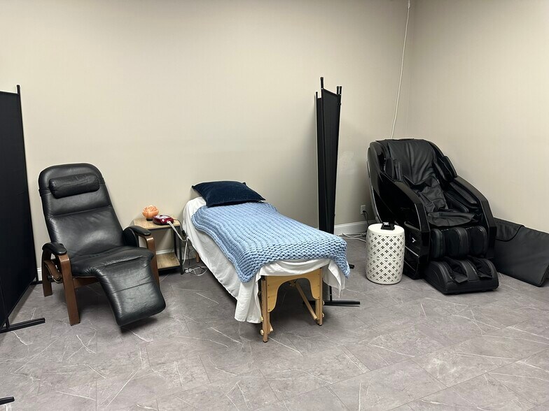 More Photos Of 198 Maine Mall Rd, South Portland General Retail For Sale