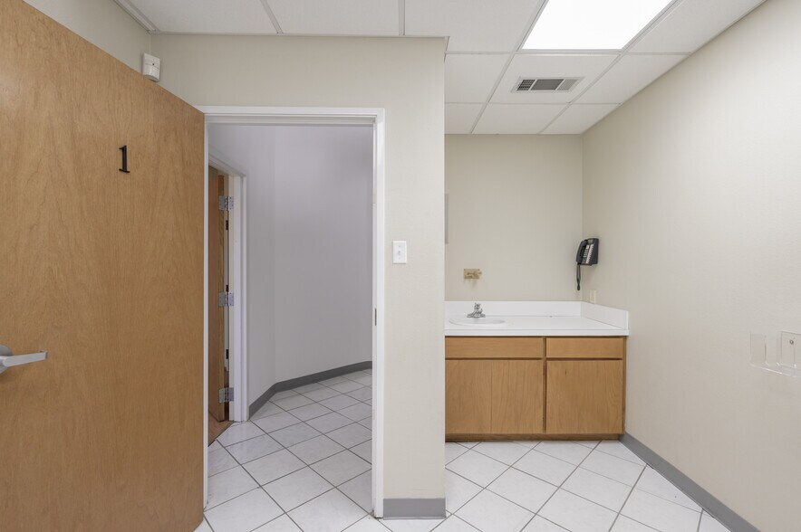 More Photos Of 3415 N Loy Lake Rd, Sherman Medical For Sale