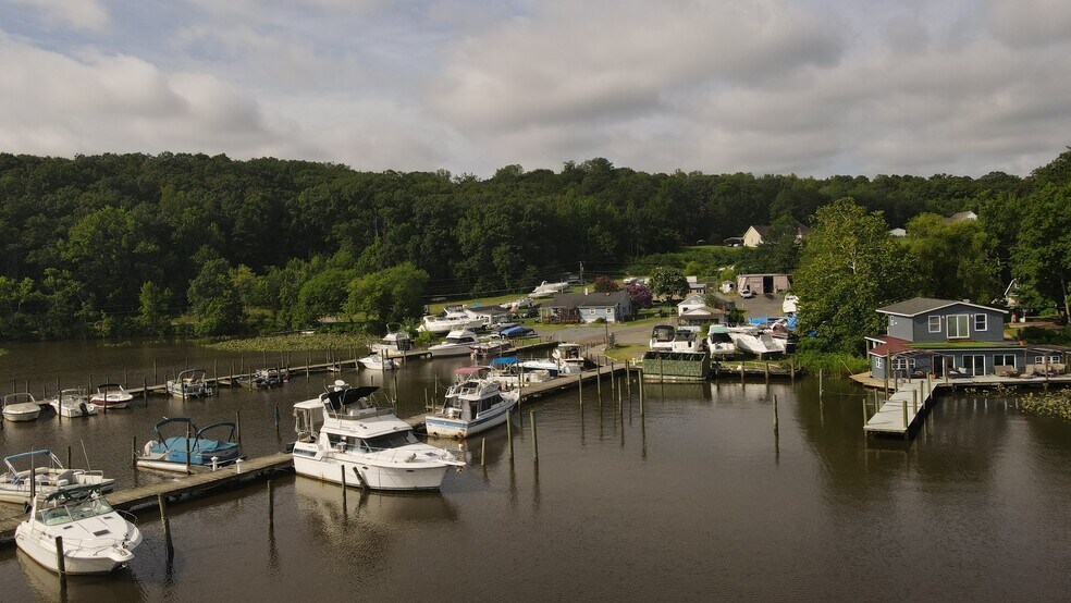 More Photos Of 121 Willow Landing Rd, Stafford Marina For Sale