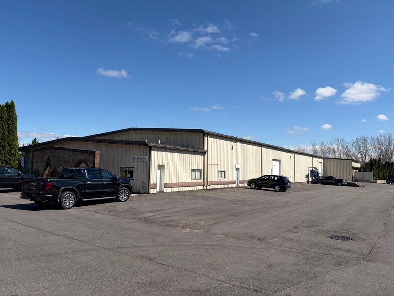 More Photos Of 2758 3 Mile Rd, Grand Rapids Manufacturing For Sale