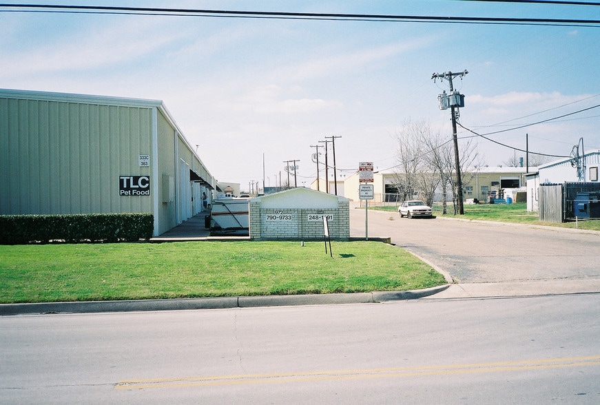 More Photos Of 415-453 N Briery Rd, Irving Warehouse For Lease