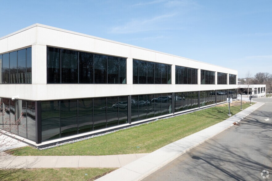 More Photos Of 700 Sylvan Ave, Englewood Cliffs Office For Lease