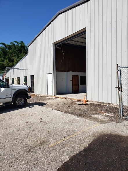 More Photos Of 423 S 8th St, La Porte Distribution For Lease