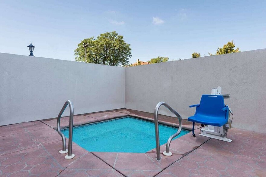 More Photos Of 221 E Kellogg St, Wichita Hotel For Sale