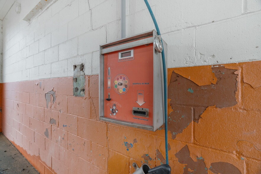More Photos Of 1620 Keuper Blvd NE, Massillon Carwash For Sale