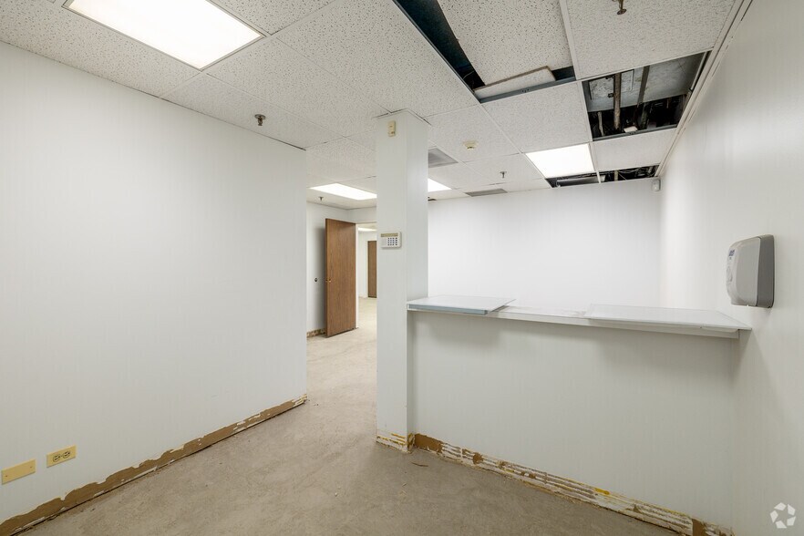 More Photos Of 2115 Butterfield Rd, Oak Brook Office For Sale