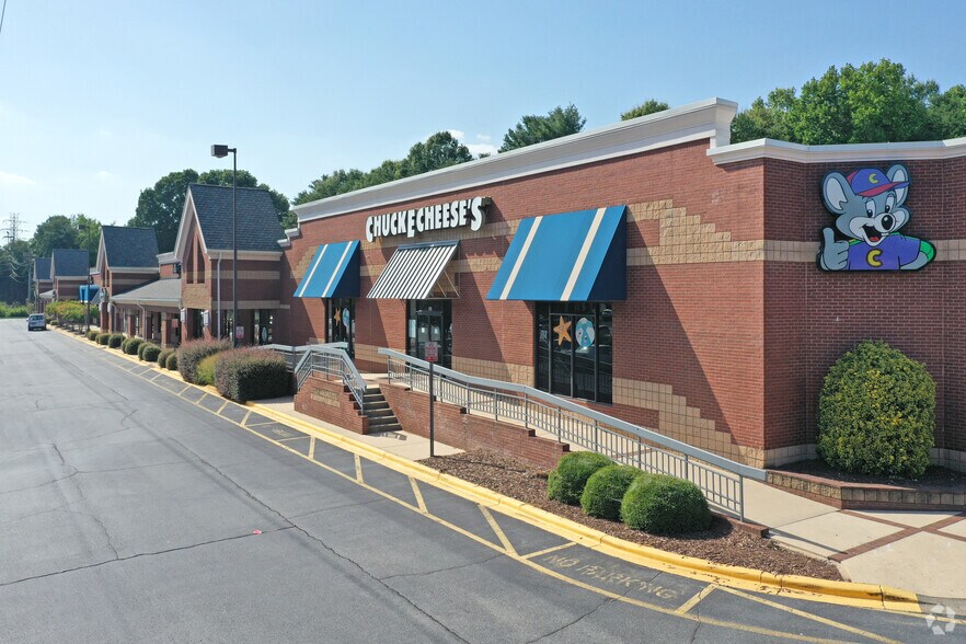 More Photos Of 500-692 Hanes Mall Blvd, Winston-Salem Unknown For Lease