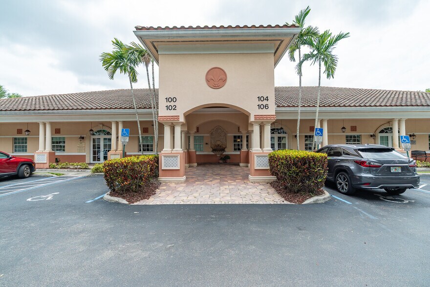 Primary Photo Of 100 NW 100th Ave, Plantation Medical For Sale