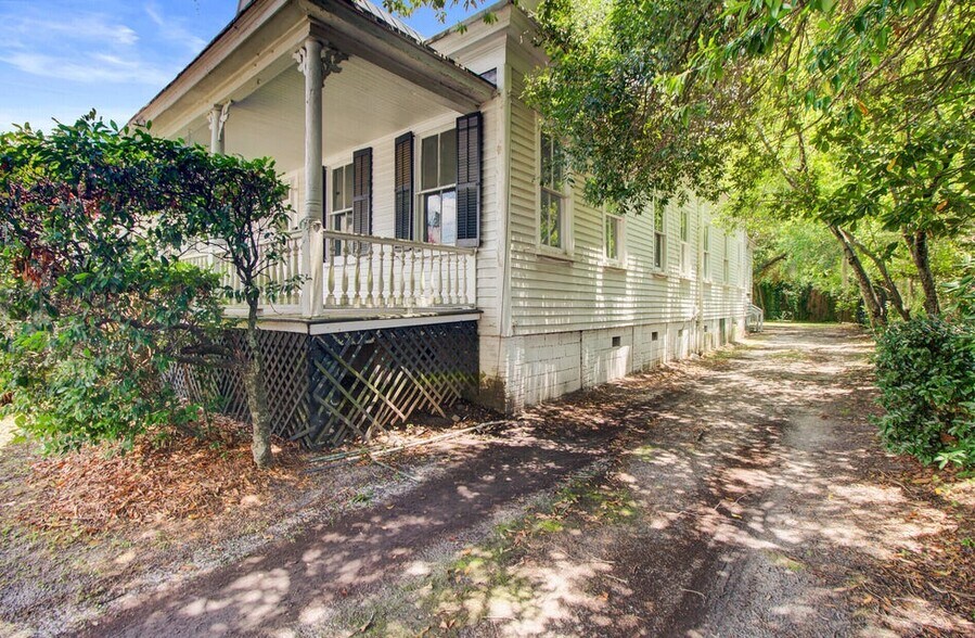 More Photos Of 117 S Cedar St, Summerville Office For Lease