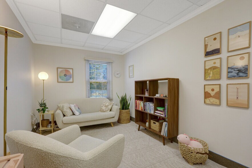 More Photos Of 10474 Armstrong St, Fairfax Medical For Sale