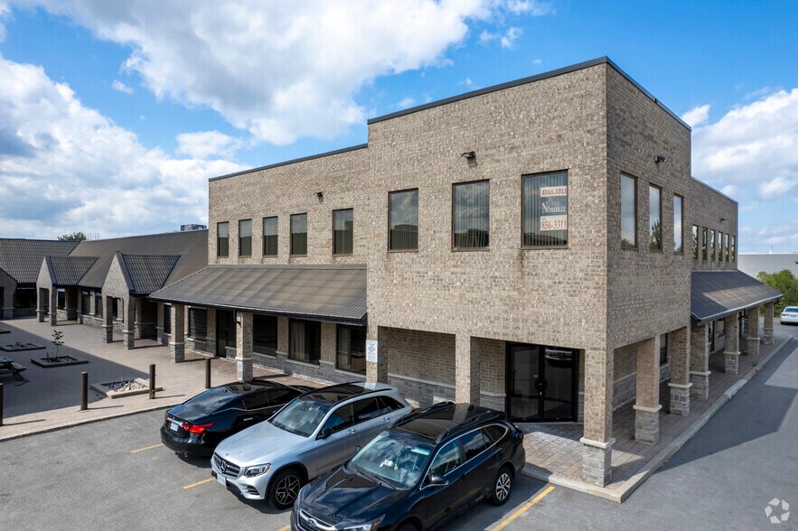 More Photos Of 30 Pennsylvania Ave, Vaughan Light Distribution For Lease