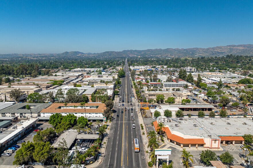 More Photos Of 21555-21627 Roscoe Blvd, Canoga Park Service For Lease