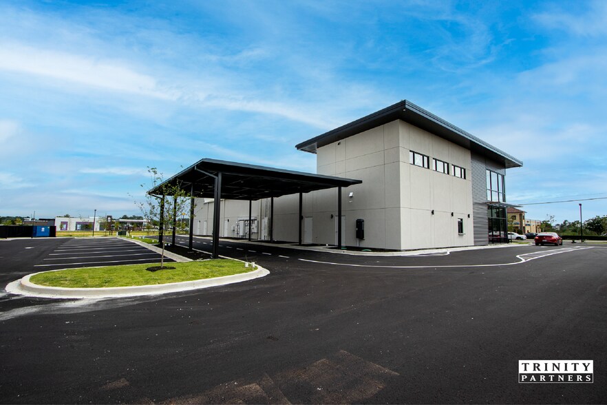 More Photos Of 565 Spears Creek Church Rd, Elgin Storefront Retail Office For Lease