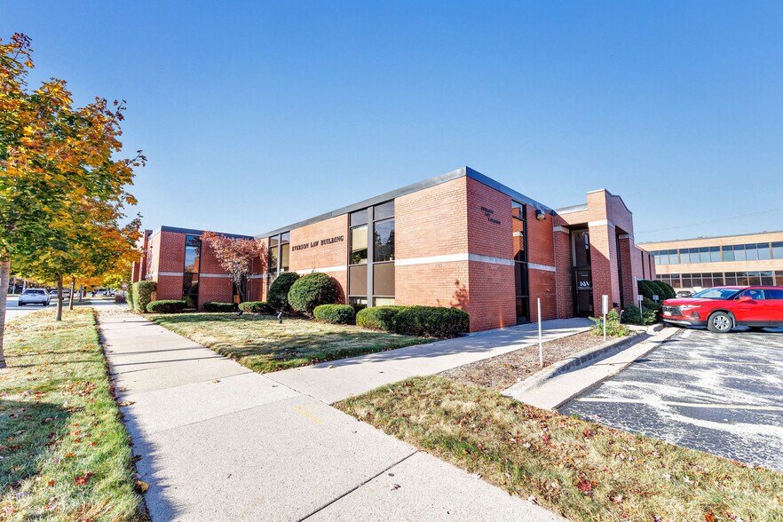 More Photos Of 414 S Jefferson St, Green Bay Office For Sale