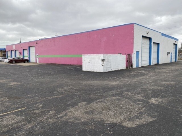 More Photos Of 14021 E 10 Mile Rd, Warren Service For Sale