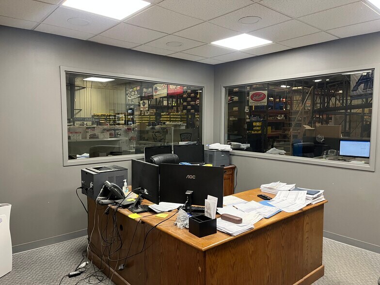 More Photos Of 107 Industrial Park Rd, Story City Warehouse For Sale