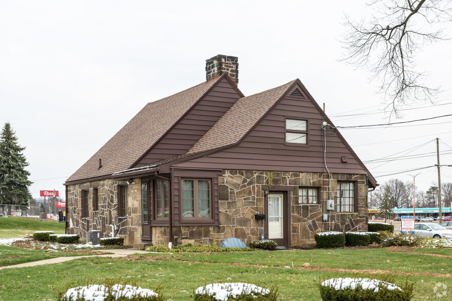 Primary Photo Of 1305 Whipple Ave NW, Canton Office For Lease