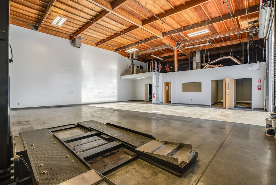 More Photos Of 1300 Industrial Rd, San Carlos Research And Development For Lease