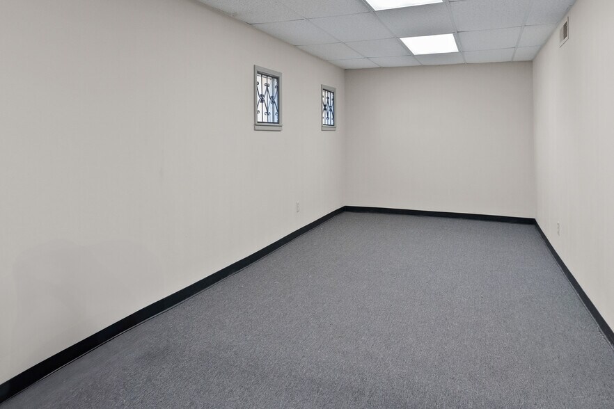 More Photos Of 425-427 S Saint Marys St, San Antonio Storefront Retail Office For Sale