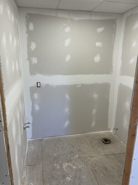 More Photos Of 349 Meeting House Ln, Southampton Healthcare For Lease