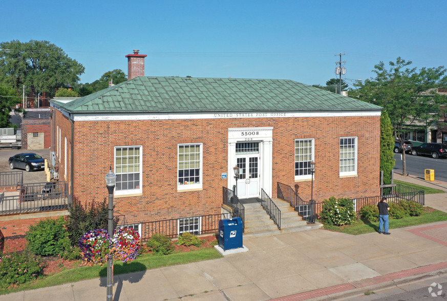 Primary Photo Of 209 Main St S, Cambridge Post Office For Lease