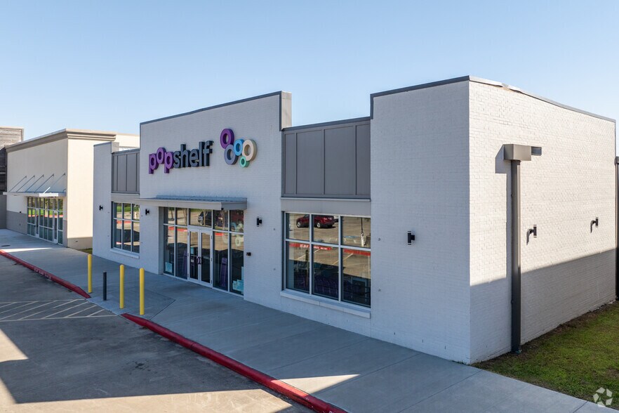 Primary Photo Of 230 N Bypass 35, Alvin Freestanding For Sale