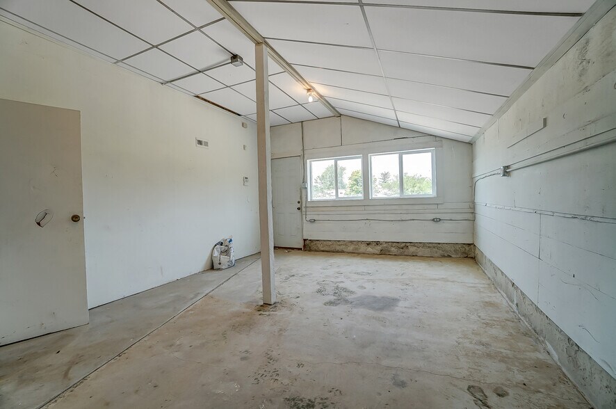 More Photos Of 211 S Greenlawn Ave, Elida Warehouse For Sale
