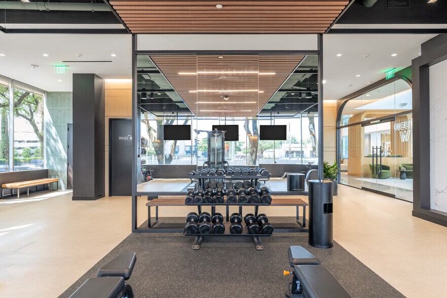 More Photos Of 14643 N Dallas Pky, Dallas Office For Lease