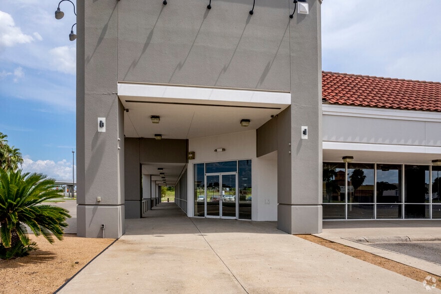 More Photos Of 1800 S Main St, McAllen Unknown For Lease